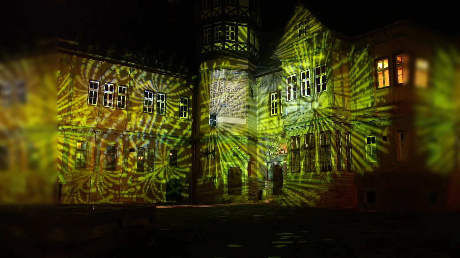 Illuminiertes Schloss. (Foto: Landkreis Holzminden)