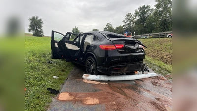 Totalschaden: das Unfallfahrzeug. (Foto: Feuerwehr Warburg)