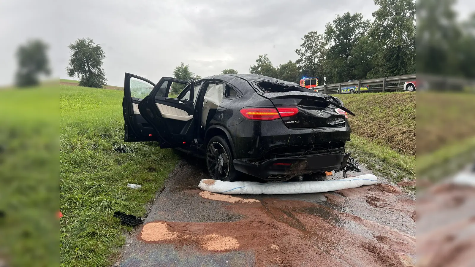 Totalschaden: das Unfallfahrzeug. (Foto: Feuerwehr Warburg)