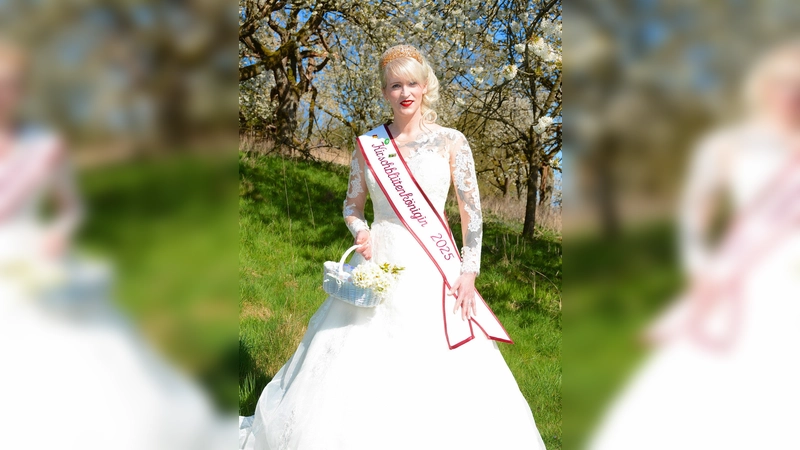 Die Amtszeit der amtierenden Kirschblütenkönigin Anne-Kathrin I. neigt sich dem Ende. (Foto: HuV)