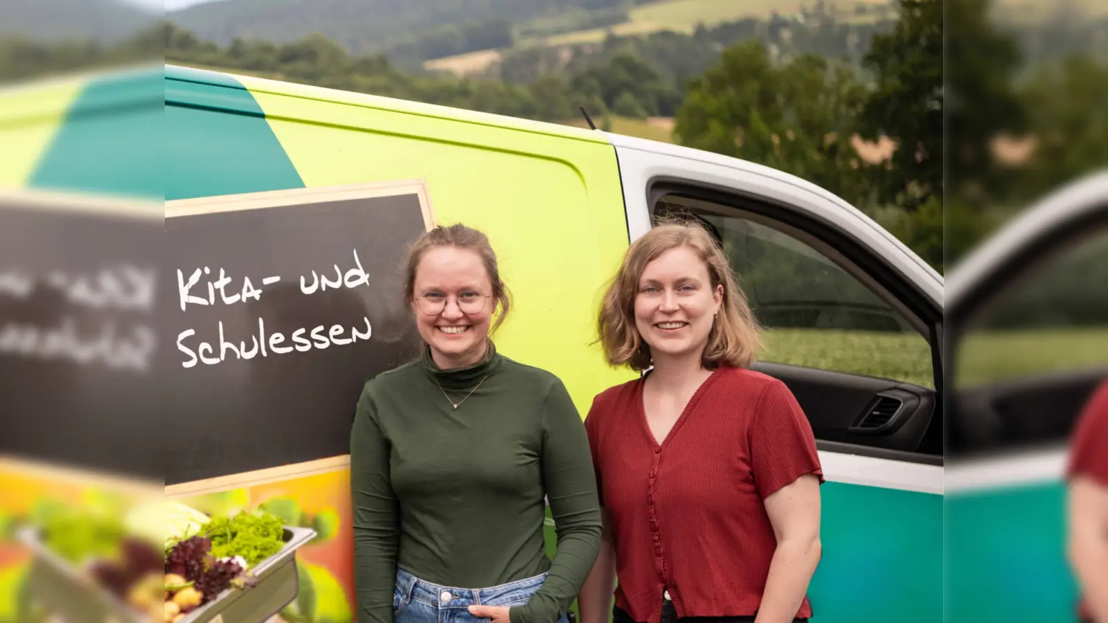 V.l.: Pauline Krause vom Landesverband Regionalbewegung NRW e.V., Lina Schlieper von der<br>Öko-Modellregion Kreis Höxter. (Foto: I. Jansen/ÖMR Kreis Höxter)