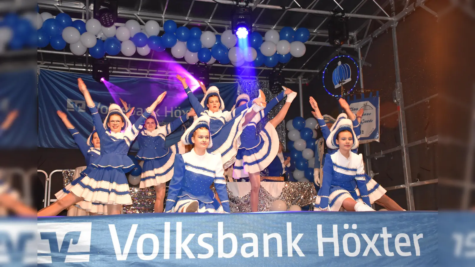 Das jecke Volk bejubelte den Auftritt der Prinzengarde.  (Foto: Barbara Siebrecht)