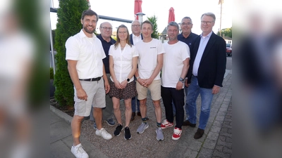Freuten sich über einen harmonischen Kreissporttag (v.l.): Steve Sander, Heinz-Willi-Franke, Jennifer Janele, Bernd Wiesendorf, Jan Kaschura, Sebastian Aickele, Wolfgang Jacob und stellvertretender Landrat Wulf Kasperzik. (Foto: Schwannecke / KSB Holzminden)