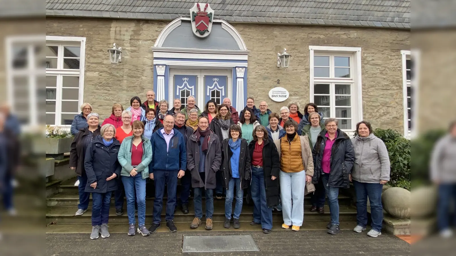 Die Mitglieder des Chores vor dem Haus Düsse, wo das Intensivwochenende stattfand. (Foto: privat)