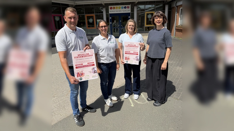 Zum Upcycling-Kurs laden (v.l.) Nico und Andrea Überdick (Verein „Heimatleben“), Michaela Holdreich (Familiengrundschulzentrum) und Ivonne Meyer, Zero-Waste-Managerin des Kreises Höxter, ein. (Foto: Kreis Höxter)