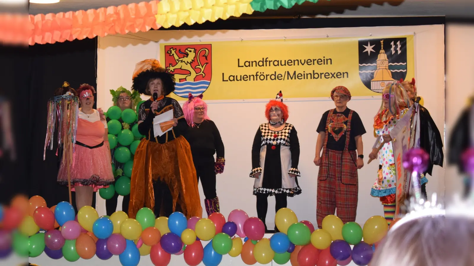 Bunt wurde der Weiberkarneval zelebriert. (Foto: privat)