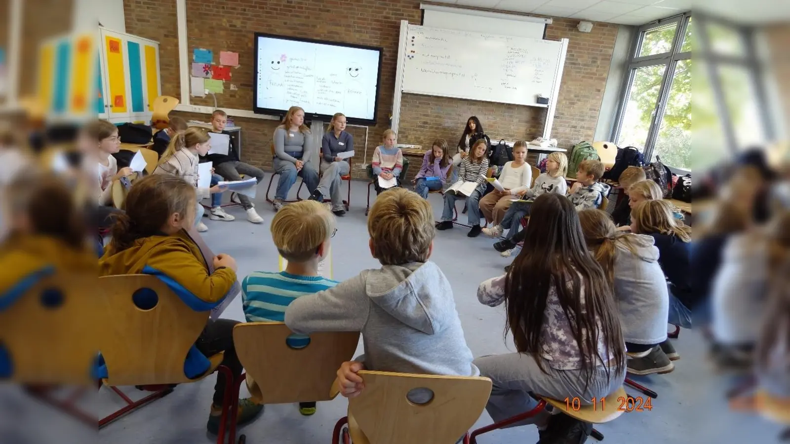 Gruppengespräche zum Thema Freundschaft  (Foto: M. Behler)