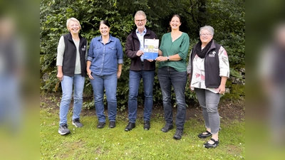 V.l.: Heidi Kopp, laudia Wolff, Ralf Buberti, Naturpark Scoutin Annika Ludolph und Kerstin Ahlborn. (Foto: Naturpark)