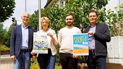 Bürgermeister Josef Suermann, Organisatorin Sabine Walter, Kursanbieter Levin Mönks und der Allg. Vertreter Elmar Meyer wünschen allen Teilnehmern viel Spaß. (Foto: privat)