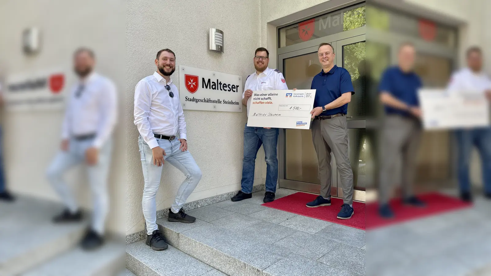 Trafen sich zur Spendenscheck-Übergabe (v.l.): Martin Arndt, Malteser Fundraising, Dirk Niggemann, Beauftragter der Malteser in Steinheim und Werner Lödige, Vereinigte Volksbank Steinheim. (Foto: Anke Buttchereit)