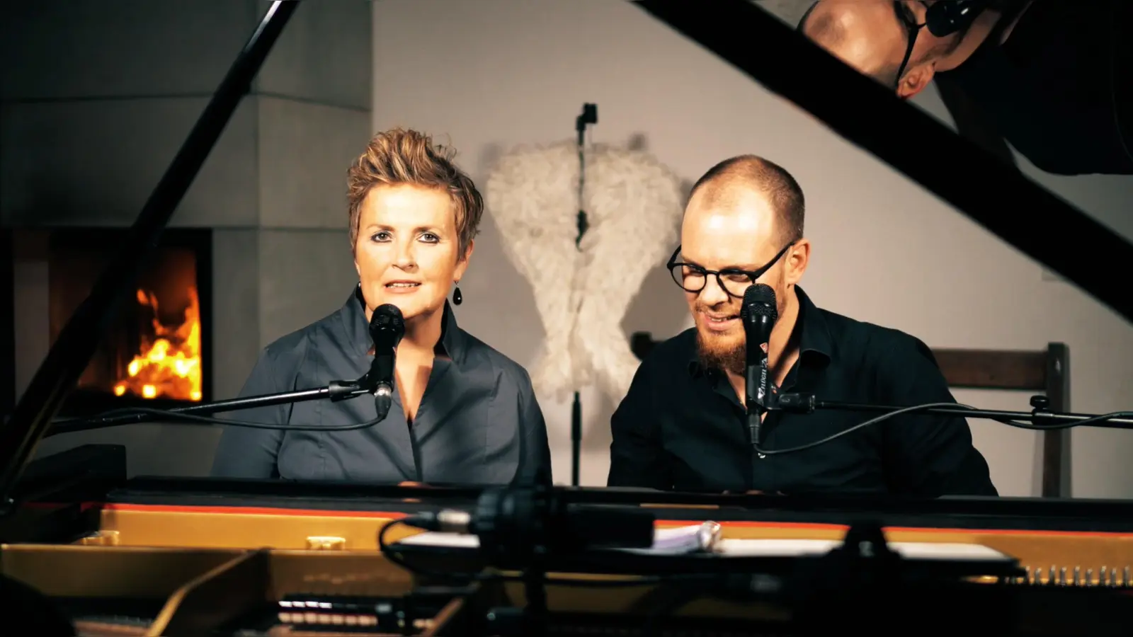 Ein Flügel, zwei Mikros. Mehr brauchen die beiden nicht, und der Abend ist ein Erlebnis. (Foto: privat)