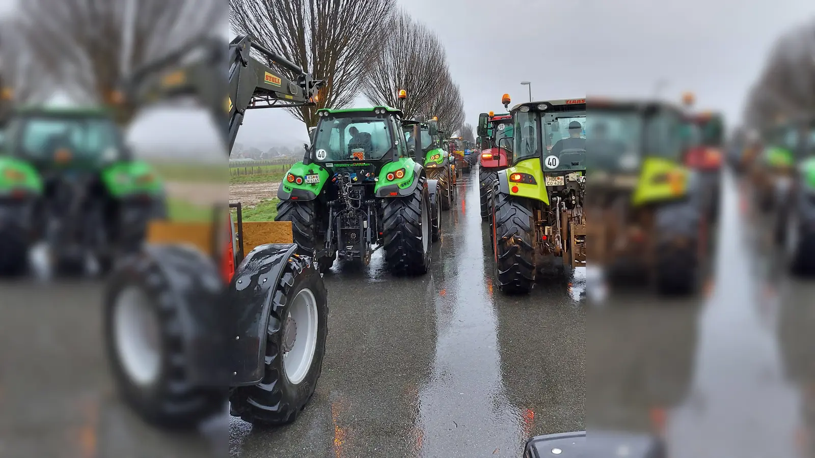 Beide Fahrstreifen wurden von wütenden Bauern blockiert. (Foto: Breker)