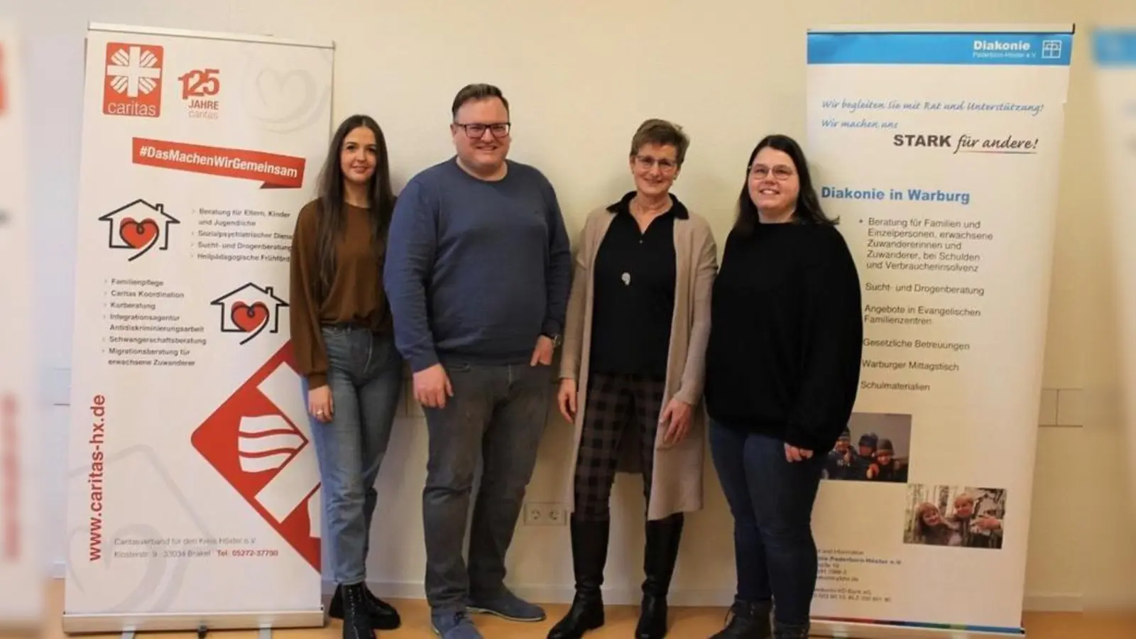 Bieten Sucht- und Drogenberatung im Kreis Höxter an (v.l.): Laura De Mey, Maurice Kass, und Adelheid Miß-Litfin vom Caritas-Beratungszentrum Brakel sowie Svenja Schimmeyer von der Diakonie Warburg. (Foto: Caritas Brakel)