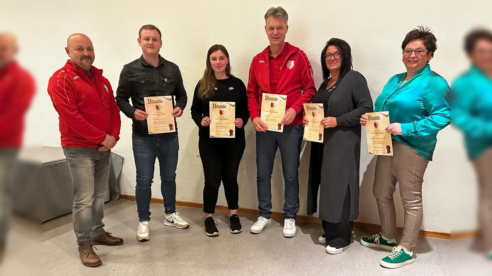Geehrte Sportlerinnen und Sportler des TSV für lange Vereinszugehörigkeit und 2.Vorsitzender Ingo Schützeberg.<br> (Foto: privat)