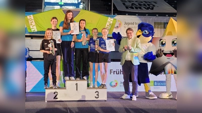 Auf dem Treppchen: Hannah Walther und Victoria Scheele. (Foto: privat)
