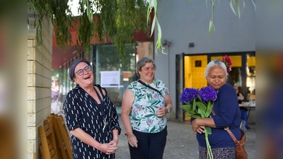 Dörte Redmann, Susanne Müller-Jantsch und Aryani Kriegenburg-Willems auf der Blauen Zone im August 22. (Foto: privat)