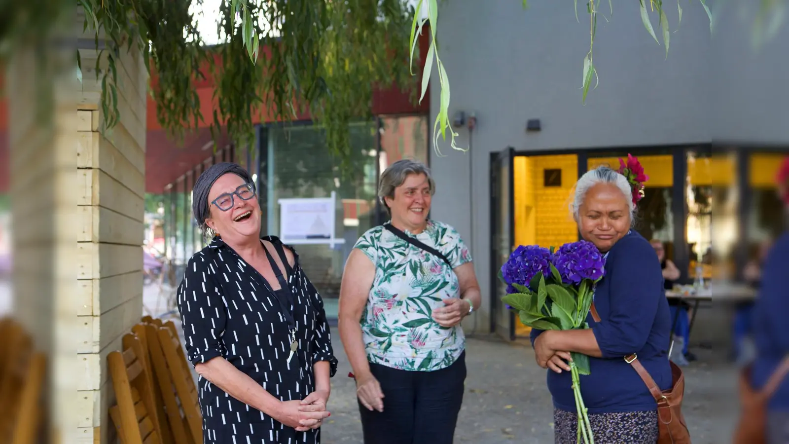 Dörte Redmann, Susanne Müller-Jantsch und Aryani Kriegenburg-Willems auf der Blauen Zone im August 22. (Foto: privat)