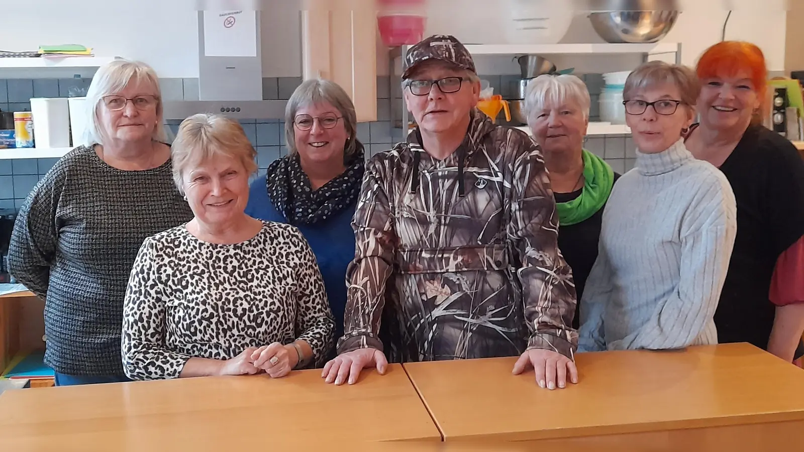 Das ehrenamtliche Team des Mittagstisches: Petra Lodahl, Helga Gärtner, Susanne Stöcker, Frank Schulz, Marlies Hecht, Ina Hansen-Geide und Inge Grobelnik.<br>  (Foto: Diakonie)