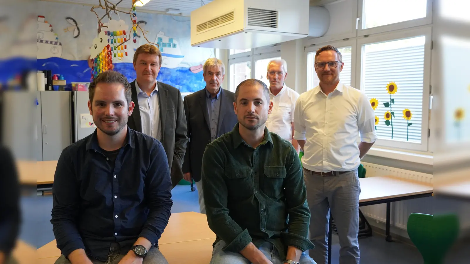 (v.l.) Lucas Luedecke, Stadt Brakel, Henning Schulz (Pressesprecher von Stiebel Eltron), Bürgermeister Hermann Temme, Tim Lütkemeier, Stadt Brekel, Fachbereichsleiter Bürgerservice Norbert Loermann und Christian Czirpka (Gebietsleiter Stiebel Eltron).<br> (Foto: Stadt Brakel)