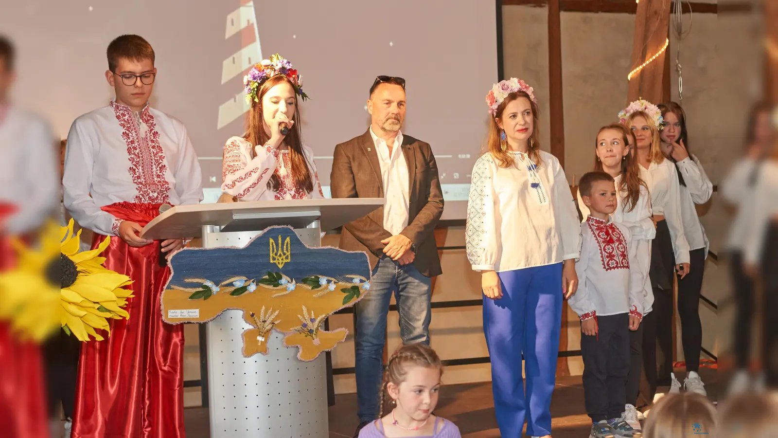 Zusammenstehen in schwierigen Zeiten, dafür setzte das ukrainische Kulturfest in Liebenau ein Zeichen. (Foto: Stefan Bönning)