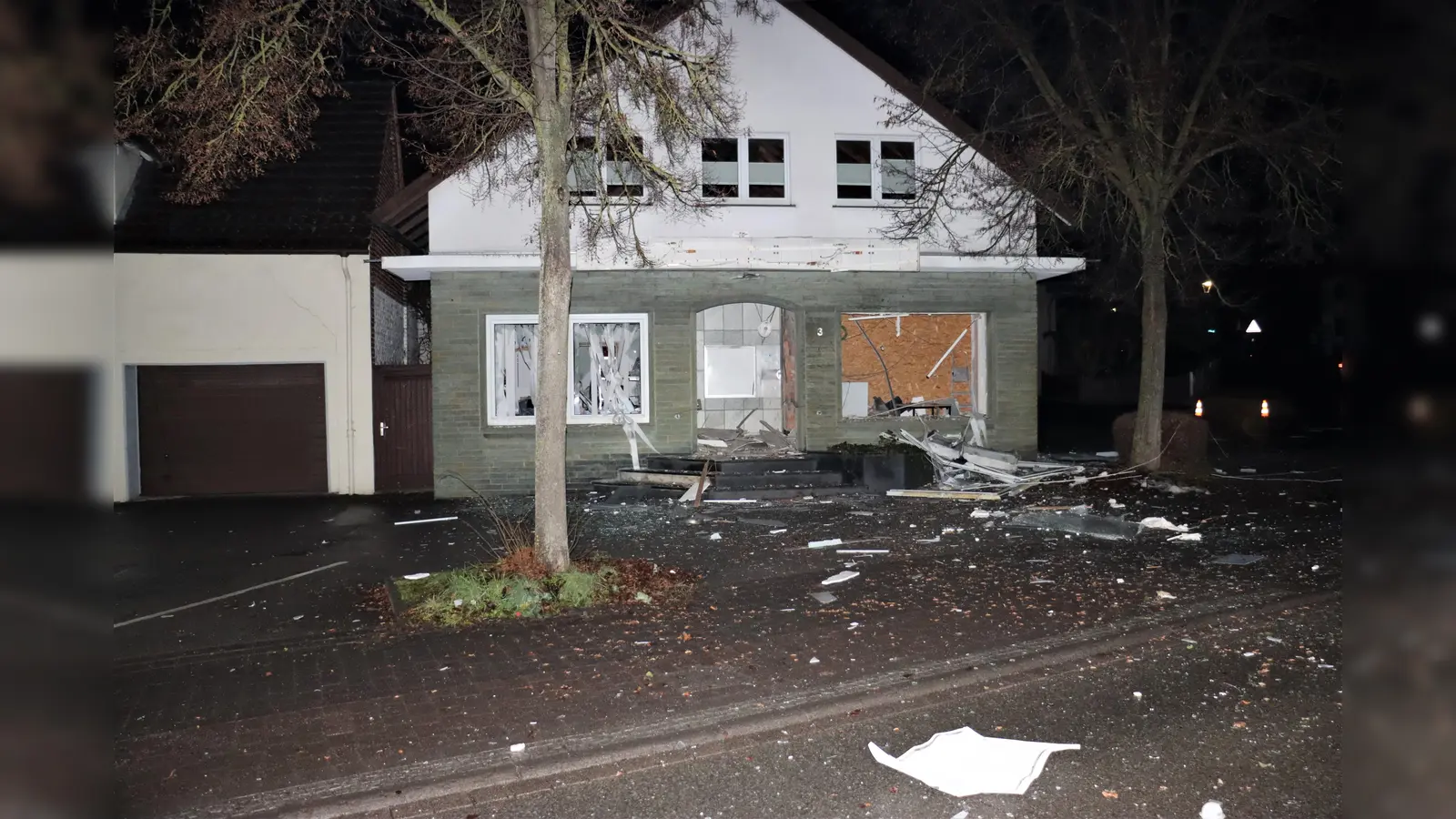 An dem Gebäude entstand erheblicher Sachschaden. (Foto: Kreispolizeibehörde Höxter)