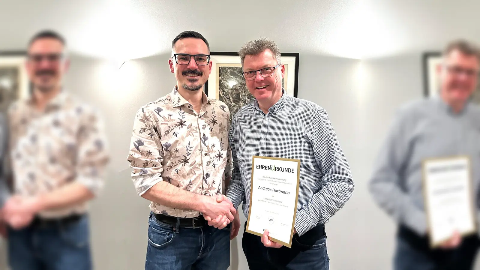 Andreas Hartmann erhielt eine Ehrenurkunde als Würdigung seines langjährigen Engagements (Foto: Musikverein )