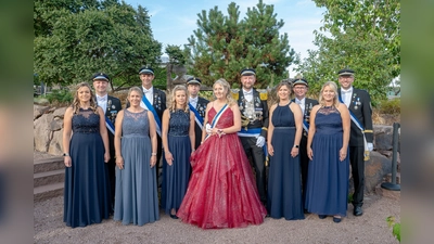 Das neue Schützenkönigspaar und sein Hofstaat. (Foto: privat)