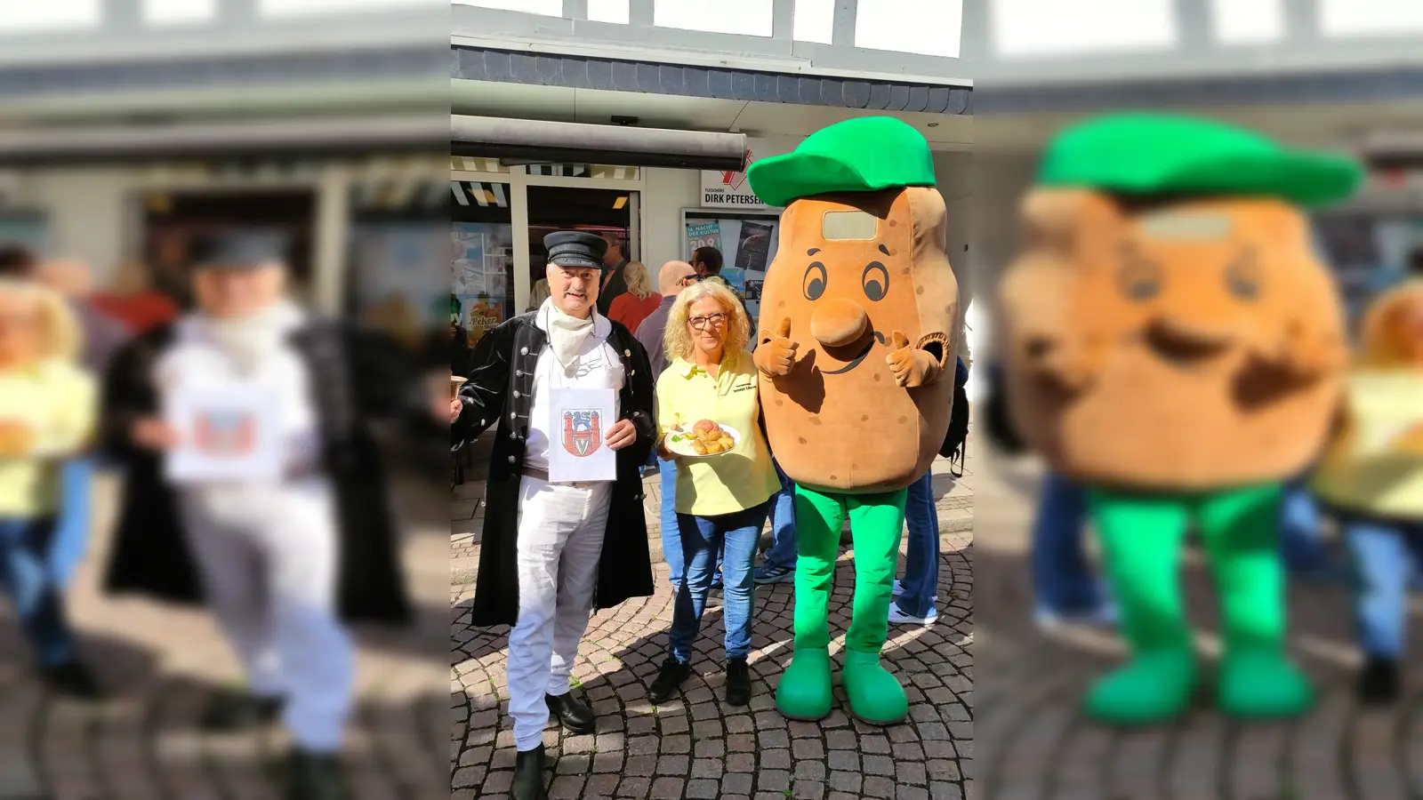 Onkel Pelle, das Maskottchen des Pekermarktes kommt natürlich auch.  (Foto: Touristik-Information Uslar/L. Bunke)
