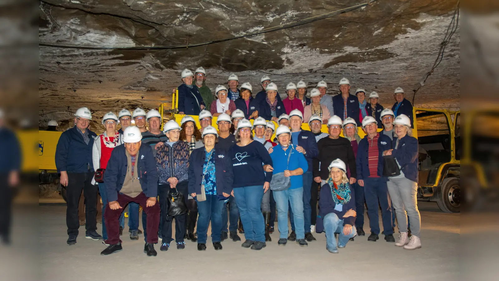 Gruppenfoto am tiefsten Punkt 800 m unter Tage vor der „Kristallgrotte“. (Foto: Manfred Schwellies HMV)