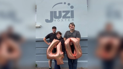 V.l.: Peter Kamischke-Funk, Iwona Lokaj und Nils Wolter freuen sich auf das Familienfest zum Jubiläum. (Foto: Stadt Höxter)