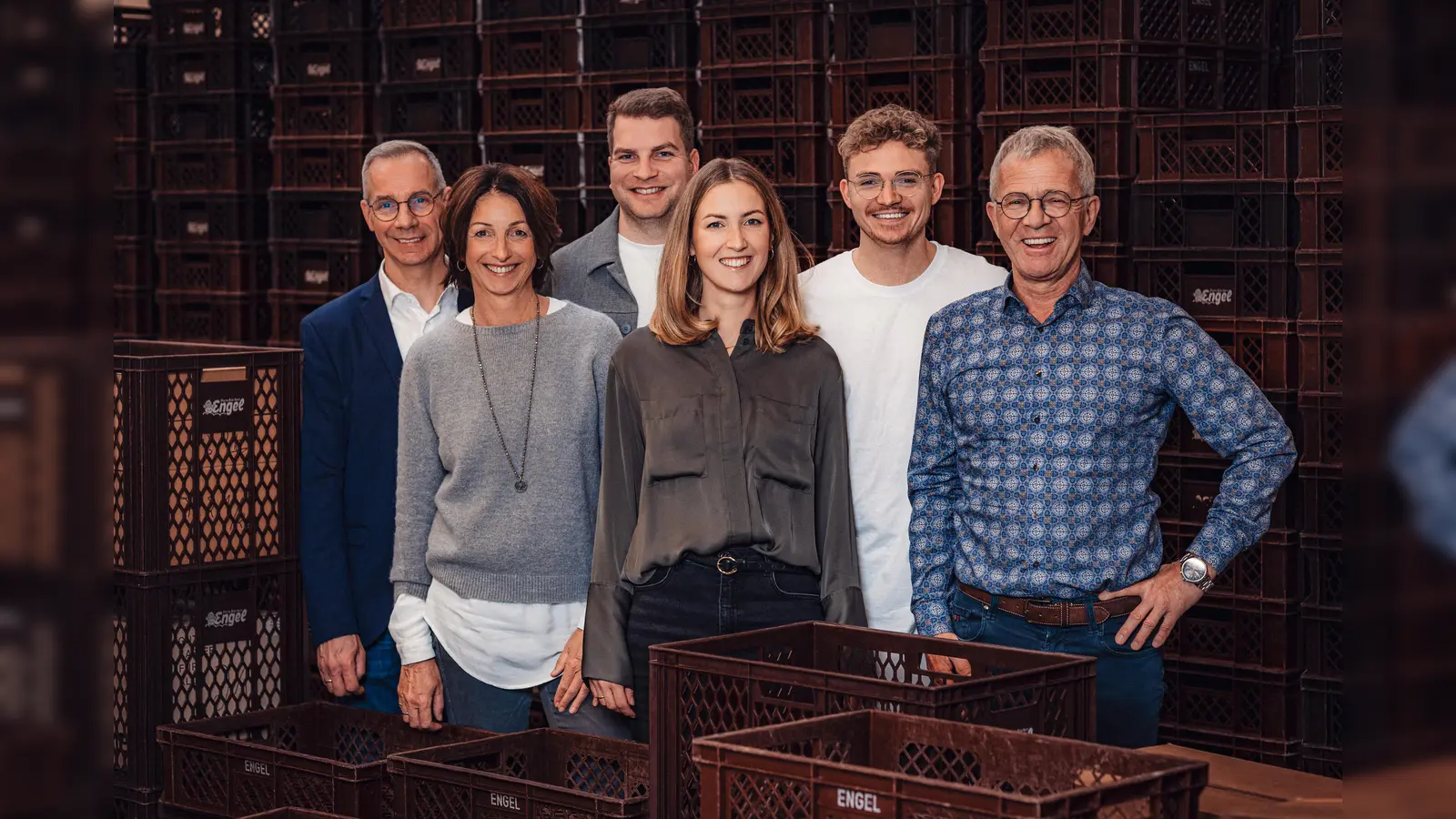 Die Geschäftsführung des Familienunternehmens, bestehend aus Ansgar Krawinkel, Christine Engel, Anne Engel, Jannis Engel, Felix und Bernhard Engel. (Foto: privat)