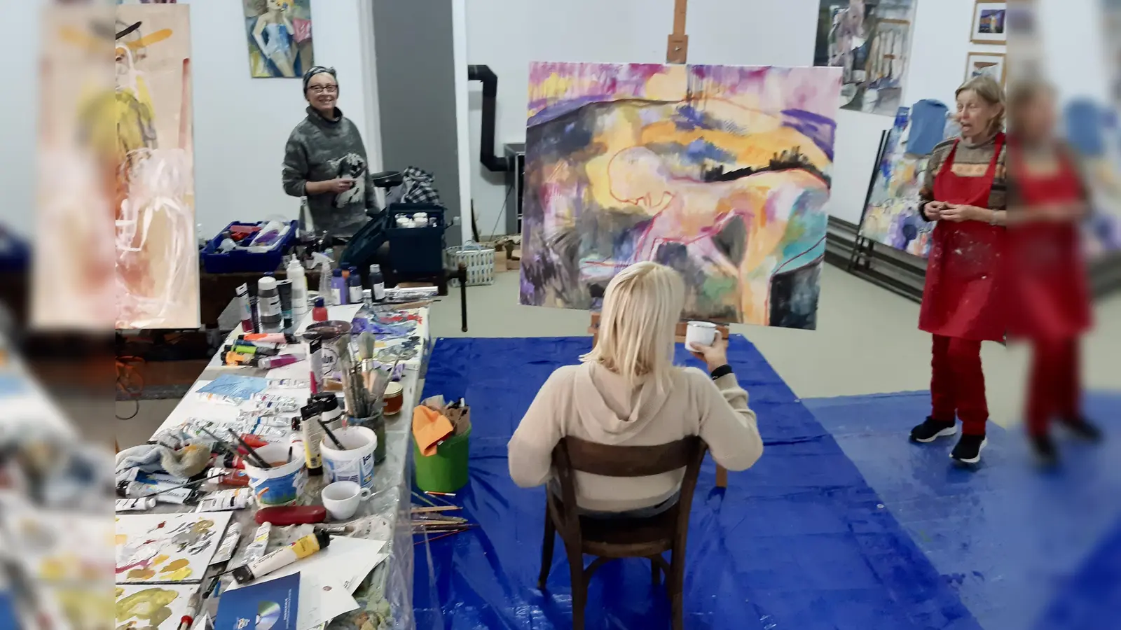 Bei gemeinsamer Atelier-Arbeit hat sich die Bonner Gruppe ARTAzzurri als Ausstellungsgemeinschaft gefunden. (Foto: Azzurri)