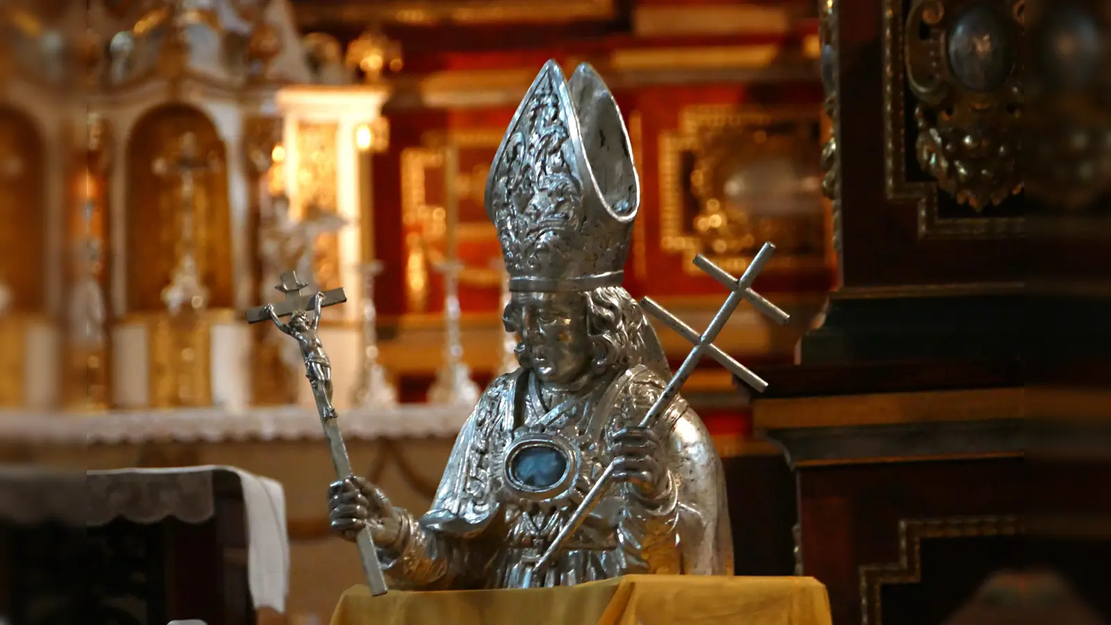 Das Kopfreliquiar für den Heiligen Ansgar, aufgenommen bei der Ansgar-Vesper 2022 in der ehemaligen Abteikirche Corvey. Am Sonntag, 5. Februar, führt der besondere Wortgottesdienst im Gedenken an den Apostel des Nordens erneut Christen verschiedener Konfessionen in Corvey zusammen. (Foto: Kirchengemeinde Corvey)