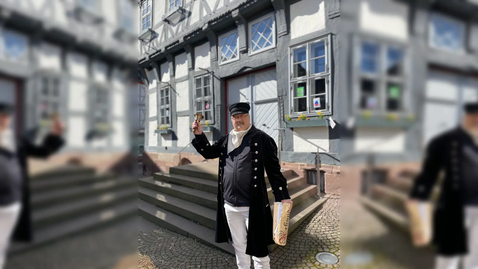 Jürgen Fischer schlüpft in die Rolle von Redner Bode. (Foto: Touristik-Information Uslar)