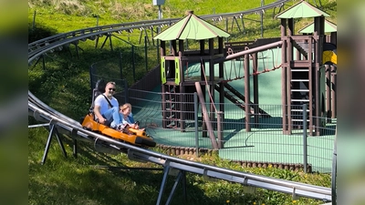 Auf der Sommerrodelbahn Bodenwerder. (Foto: Weserbergland Tourismus e.V.)