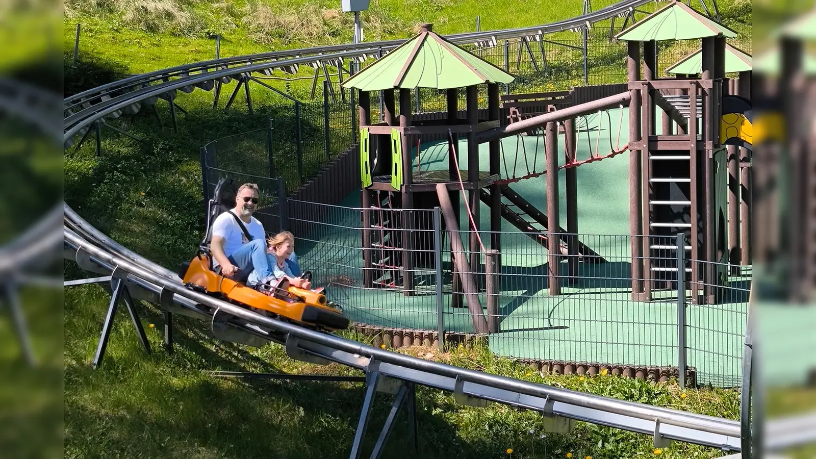 Auf der Sommerrodelbahn Bodenwerder. (Foto: Weserbergland Tourismus e.V.)