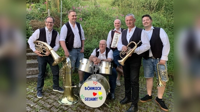 Musikalisch wird die Marktsaison von der beliebten Kapelle „Böhmisch Gelaunt“ eingeläutet. (Foto: Alexander Müller)