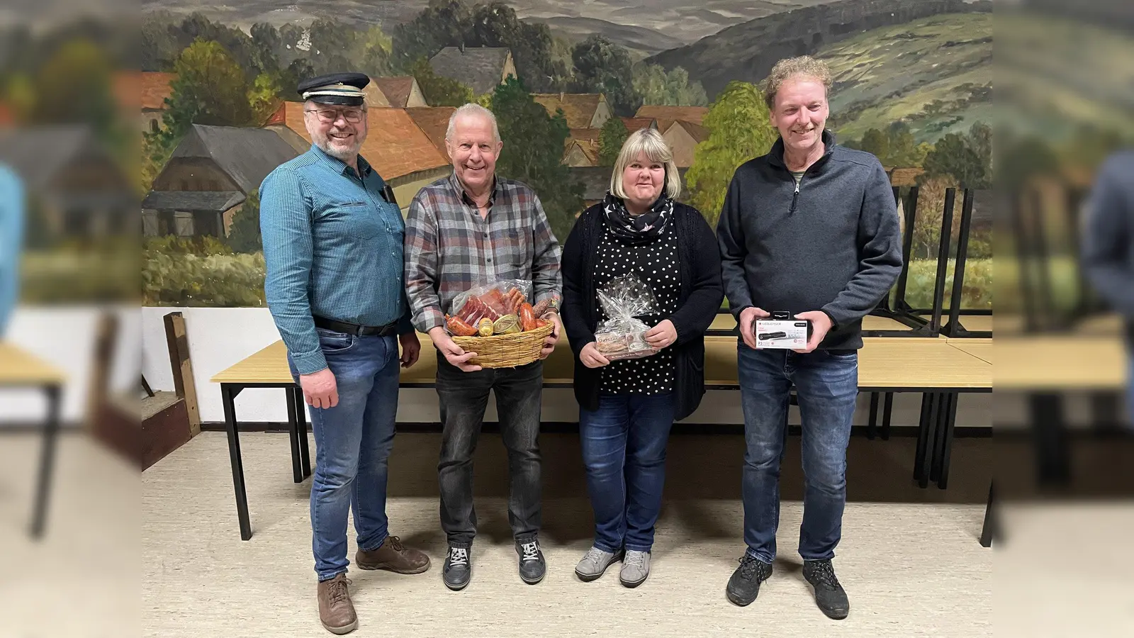 Die Sieger des Winterpreisschießens (v.l.): Martin Laudage (1. Vorsitzender) Gerhard Hildebrandt (1. Platz), Petra Schmidt (2. Platz) und Hans-Gunther Cramme (3. Platz). (Foto: privat)