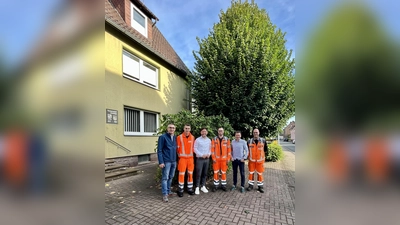 V.l.: Bauhofleiter Philipp Pedall, Jan Rochelt, Samtgemeindebürgermeister Tino Wenkel, Pascal Höltje, allgemeiner Verwaltungsvertreter Philip Becker und Alexander Klammer. (Foto: privat)