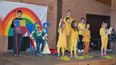 Die Kinder der Kita Glückspilz und der von-Galen-Schule führen das Musical „Kunterbunt“ auf.  (Foto: van-Galen-Schule)