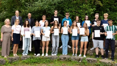 18 Schülerinnen und Schüler der Sekundarschule Beverungen haben nach erfolgreicher Prüfung das Sprachzertifikat Telc erhalten.  (Foto: Sekundarschule Beverungen)