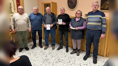 Bei der Jahreshauptversammlung des VdK-Ortsverbandes Borgholz wurden drei langjährige Mitglieder geehrt. Von links sind hier der Schriftführer Reinhard Rüsing, der stellvertretende Vorsitzende Ludwig Tewes, die Jubilare Lothar Hartmann, Wilhelm Scheideler, Ursula Schmidt und der Vorsitzende Ulrich Schlothane. (Foto: privat)