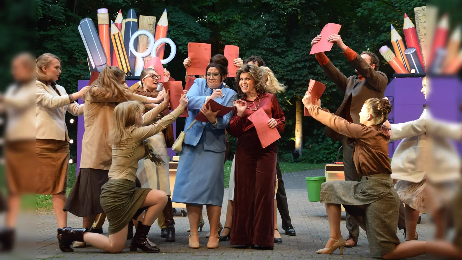 Die Freilichtbühne Bökendorf präsentiert das Musical „9 to 5”. (Foto: Marc Otto)