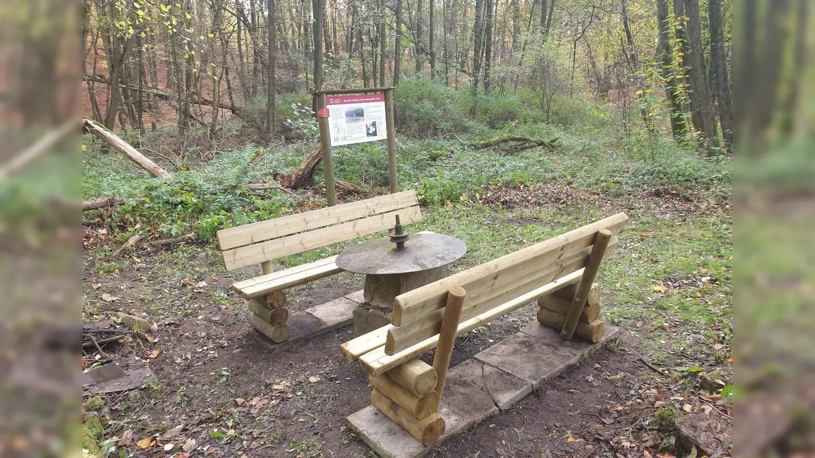 Zwei neue Bänke an der Bergmannsrast. (Foto: Schulz/Leimbach)