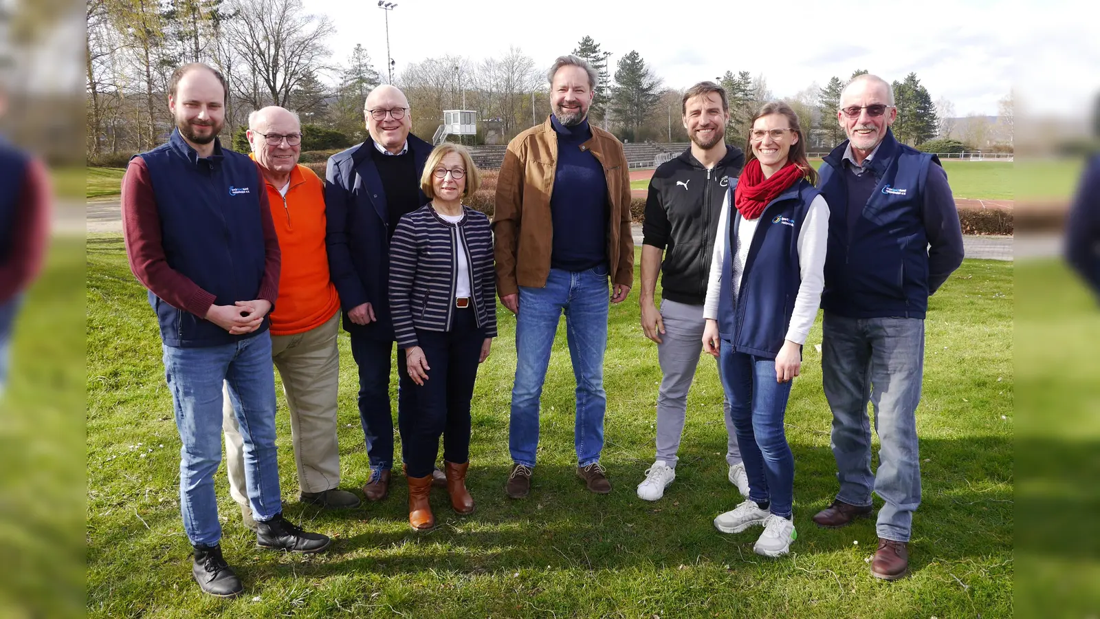 Freuten sich über einen angeregten Gedankenaustausch (von links): Moritz Kremer, Heinz-Willi Franke, Bernd Wiesendorf, Irmgard Schrader, LSB-Präsident André Kwiatkowski, Steve Sander, Jennifer Janele und Hartmut Kumlehn. (Foto: Kreissportbund Holzminden)