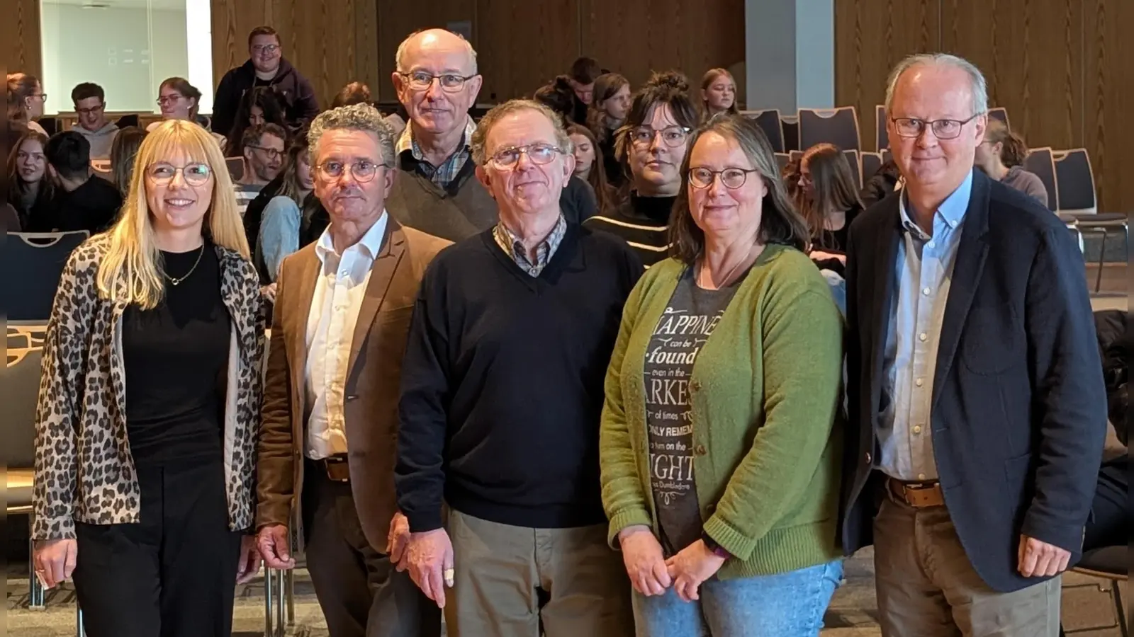 Josefine Multhaupt, Benedikt Marpert, Christoph Reichardt, Silvio Uhlfelder, Petra Wiesemann, Katja Hermneuwöhner und Hubertus Grimm (Foto: Stadt Beverungen)
