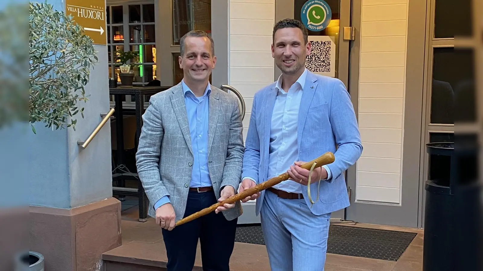 Stabübergabe von Jörg Albers an Christoph Schreiber. (Foto: Lions)