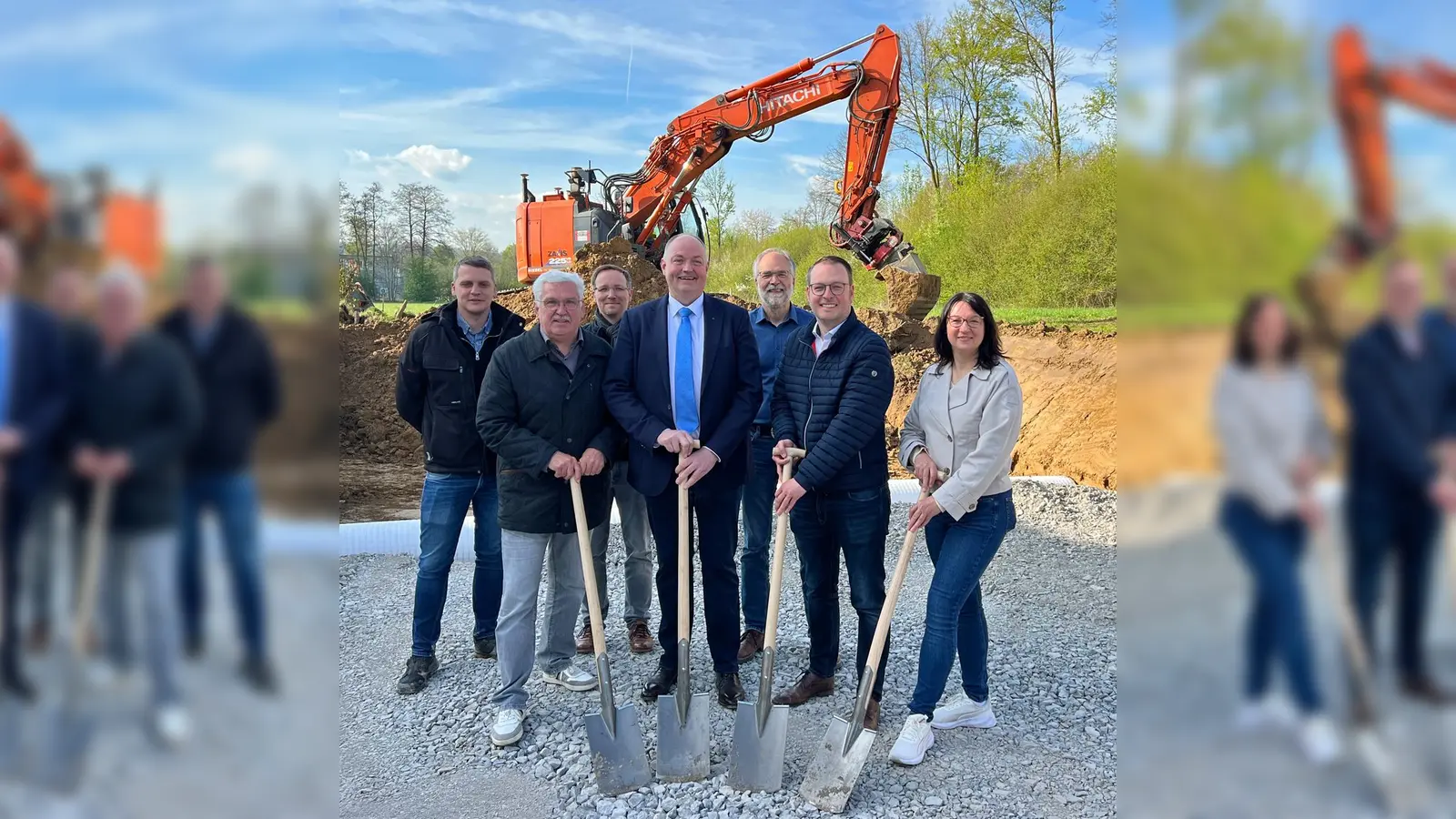 Freuen sich über das Neubaugebiet Bohlenweg (v.l.): Michael Schönhoff, Raimund Giefers, Kai Bockelkamp, Dirk Simon, Dirk Ihmor, Bürgermeister Alexander Kleinschmidt und Ines Kossmann. (Foto: Stadt Brakel)
