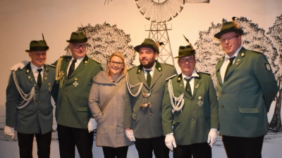 V.l.: Michael Rosche, Werner Reineke, Königin Anna Schulz, König Jörg Ludwig, Martin Robrecht und Tobias Grewe. (Foto: privat)