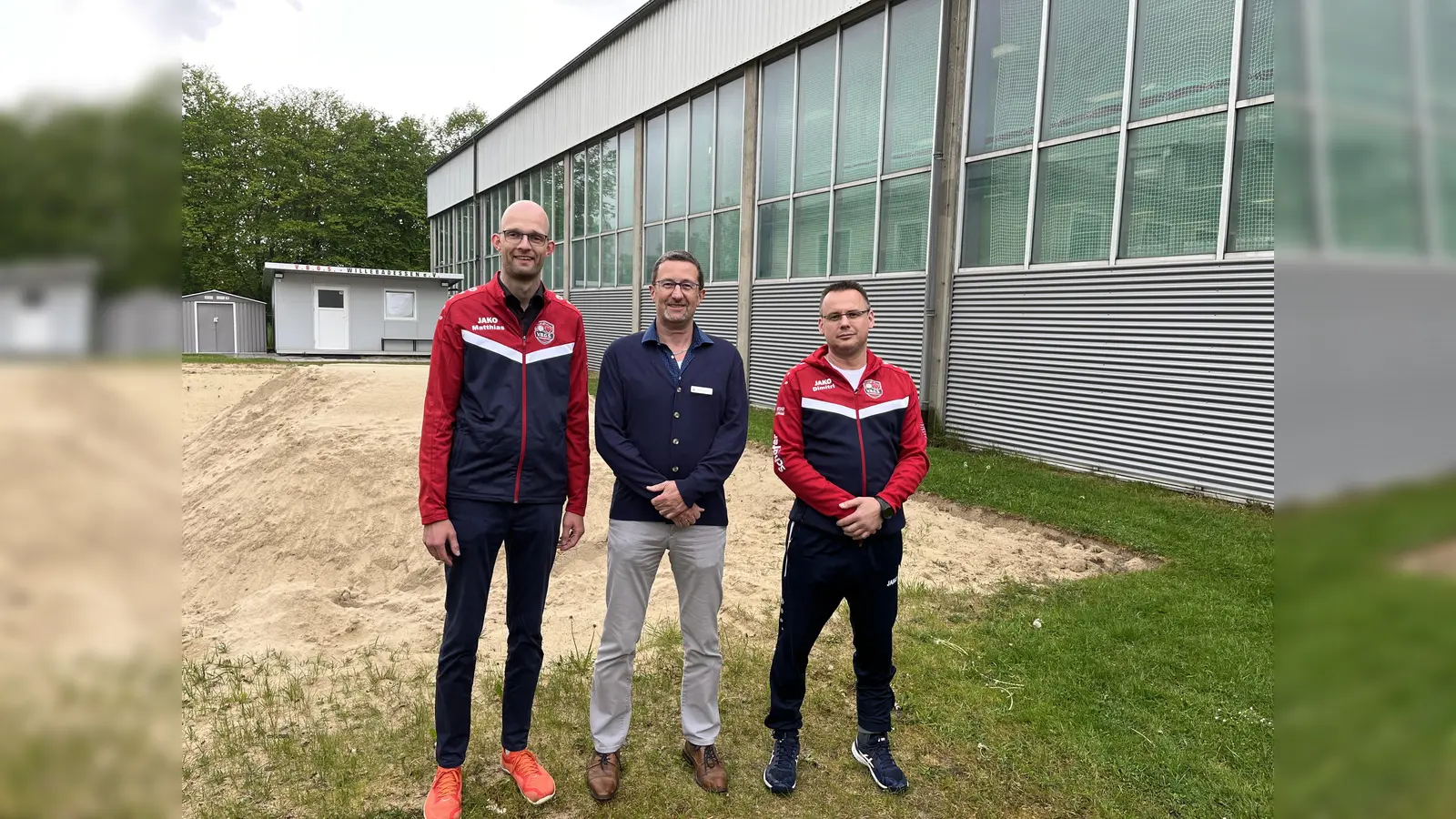 V.l.: Matthias Dempewulf (Kassierer VBGS), Burkhard Eßer (Sparkasse PB-Detmold-HX), Dimitri Dück (1. Vorsitzender VBGS). (Foto: privat)